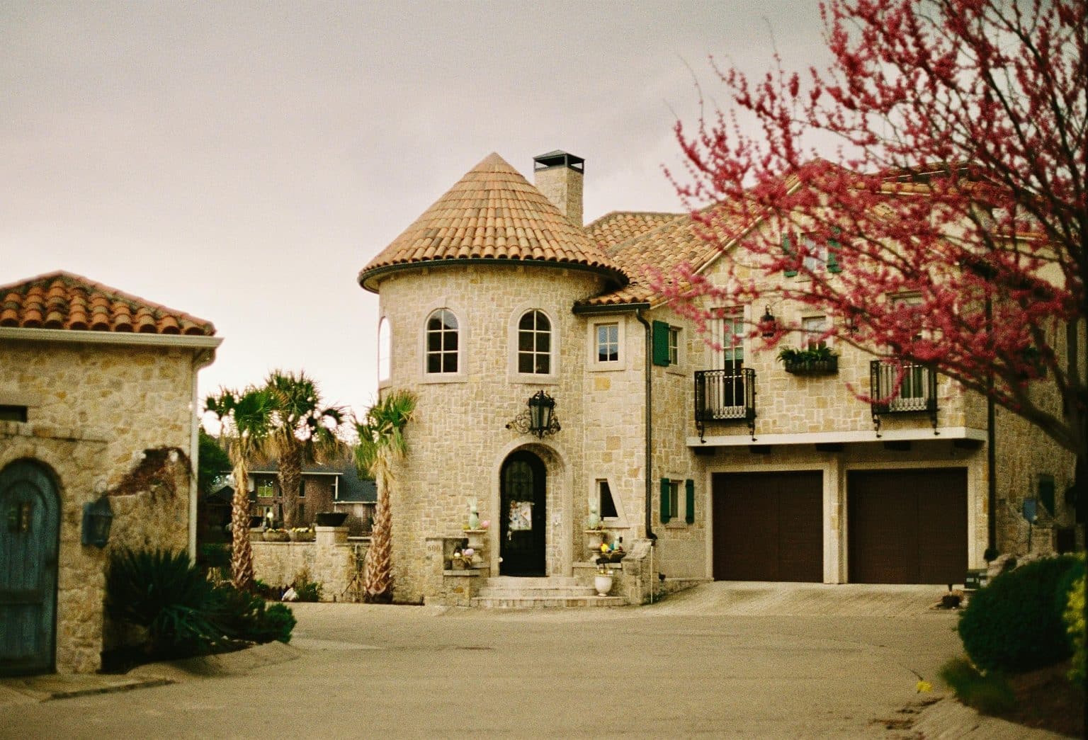 The Art of Maintaining a Beautiful Texas Home Year-Round